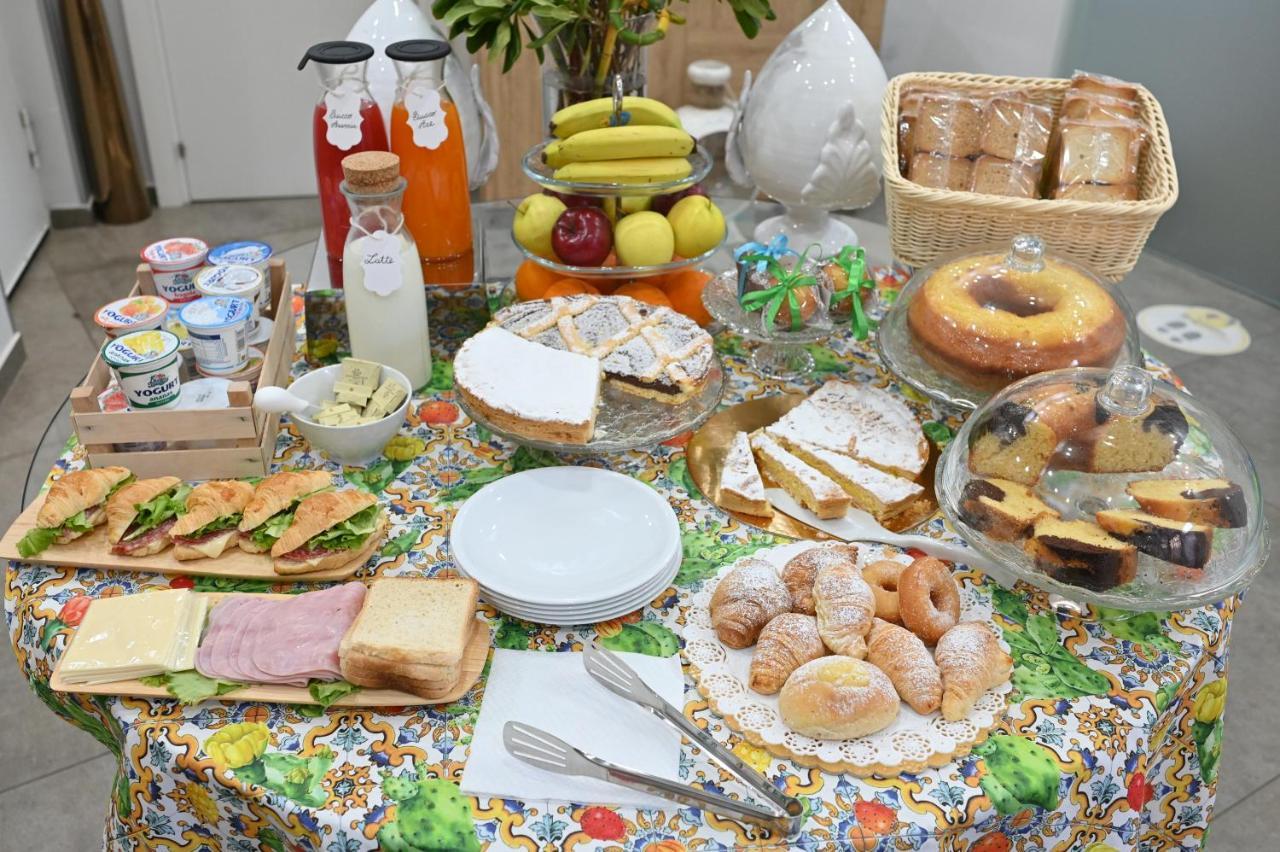 Regina Margherita Couette-café