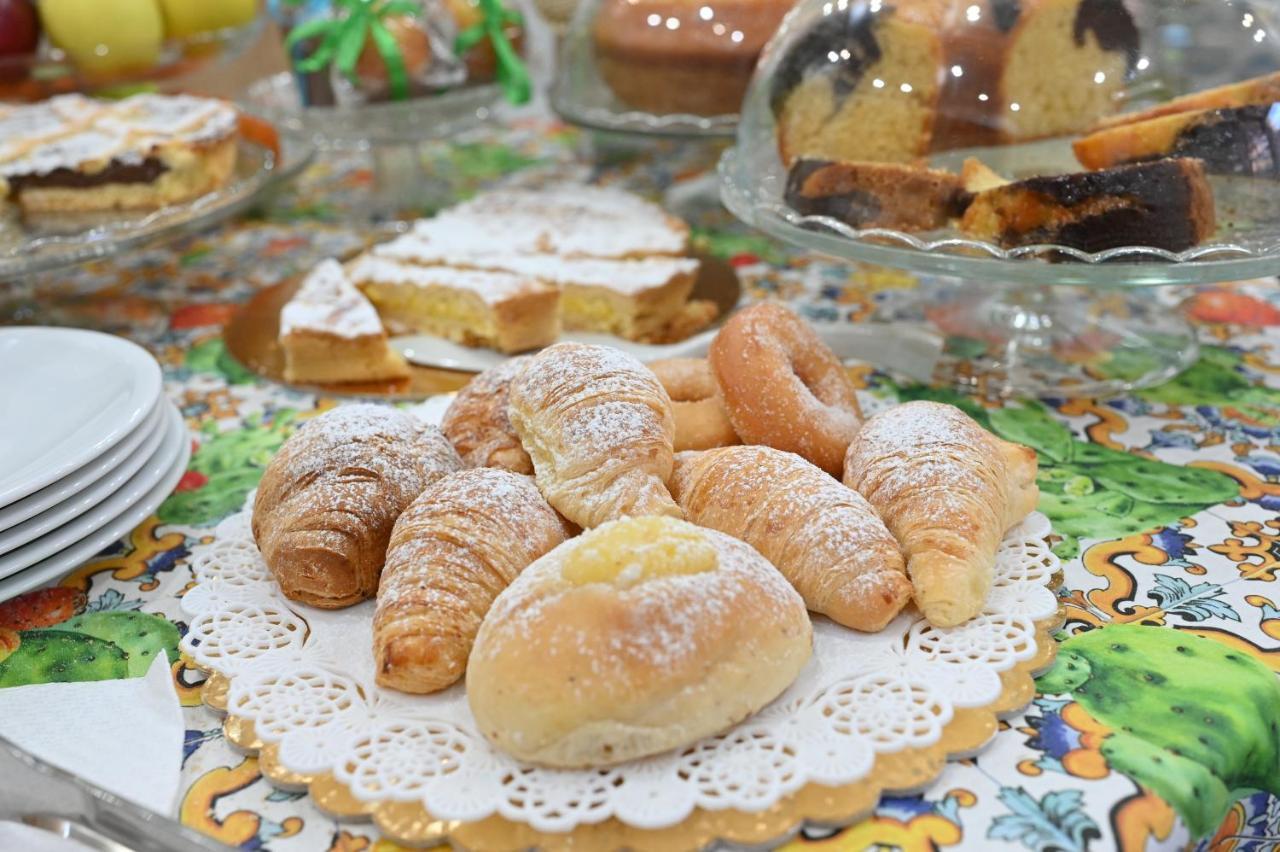 Regina Margherita Couette-café